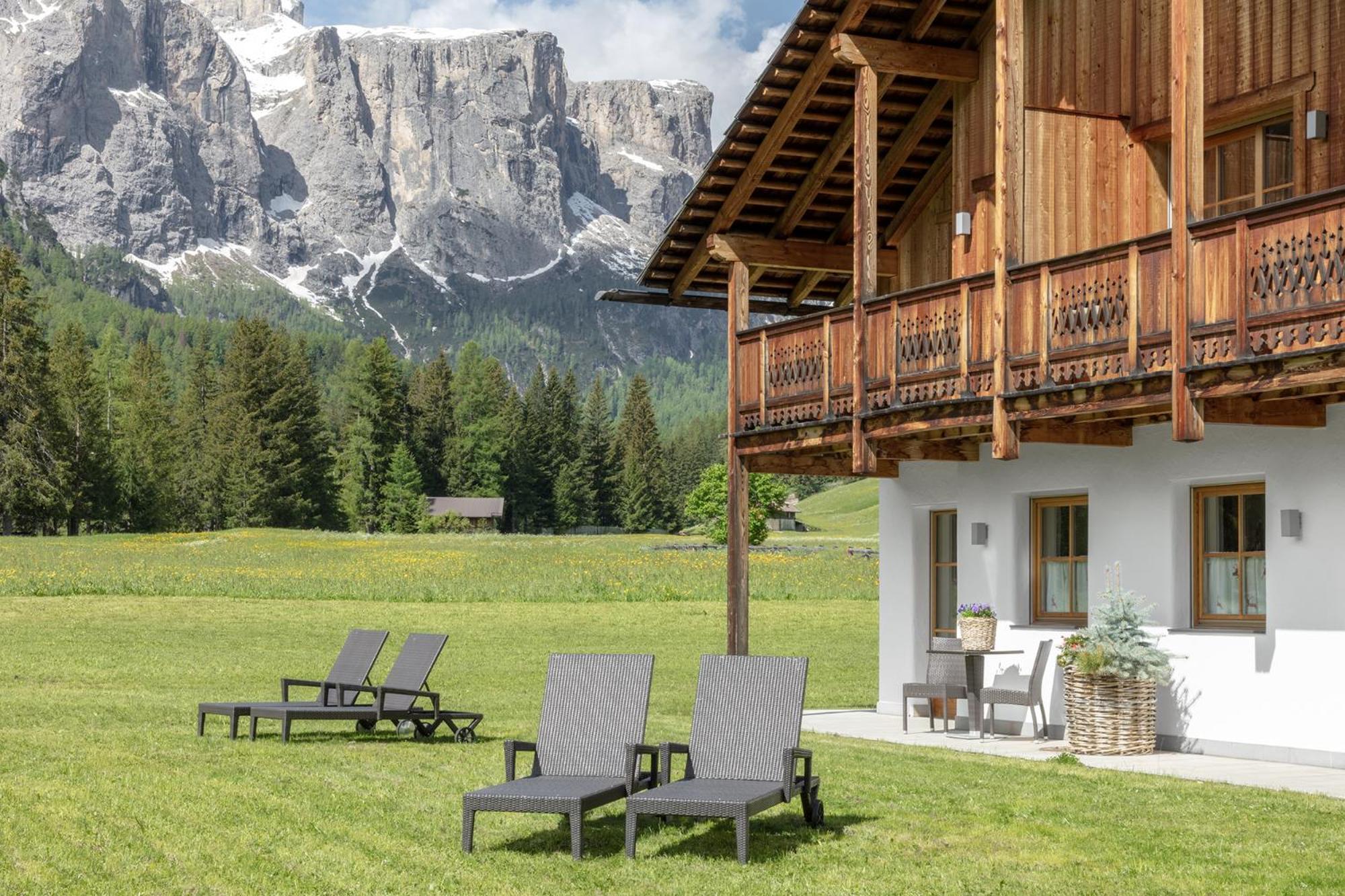 Chalet Ciasa Tino & Sara - Belaval Apartments Corvara In Badia Exterior photo